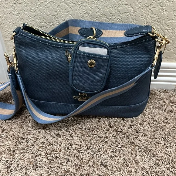 NWT, Coach Swinger Bag - Picture 3 of 6
